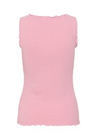 Top rose sans manches en tricot côtelé avec un col, des emmanchures et un ourlet à bord festonné, vu de dos.
