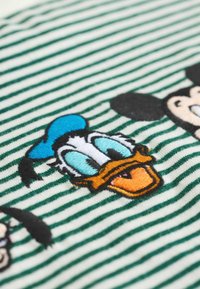 Next MICKEY MOUSE REGULAR FIT - Hosszú ujjú felső - green