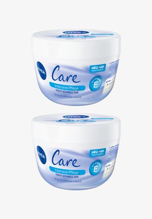 Zwei Behälter der Nivea Care Intensive Pflege Feuchtigkeitscreme mit Vitamin E, ausgezeichnet für Gesicht, Körper und Hände, mit 48 Stunden Feuchtigkeitspflege.