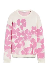 Vit stickad tröja med stort rosa blommönster, rund halsringning, ribbade manschetter och nederkant. Mjuk textur, lätt design.