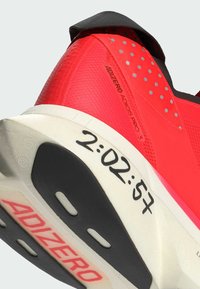 adidas Performance ADIOS PRO - Hardloopschoenen voor op de weg - solar red   core black   better scarlet