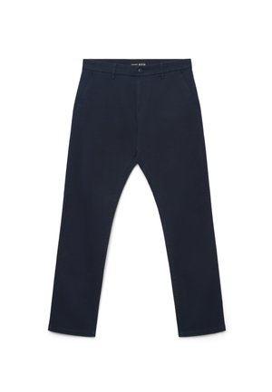 Pantaloni blu navy a gamba dritta con chiusura a bottoni, passanti per cintura e tasche laterali, distesi su sfondo bianco.