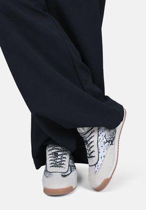 TARA - Sneaker low - schwarz