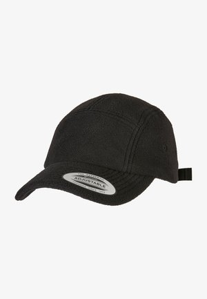 Șapcă de baseball din fleece negru, cu curea reglabilă, coroană rotunjită și vizieră curbată. Prezintă accente de cusături și un logo pe interior.