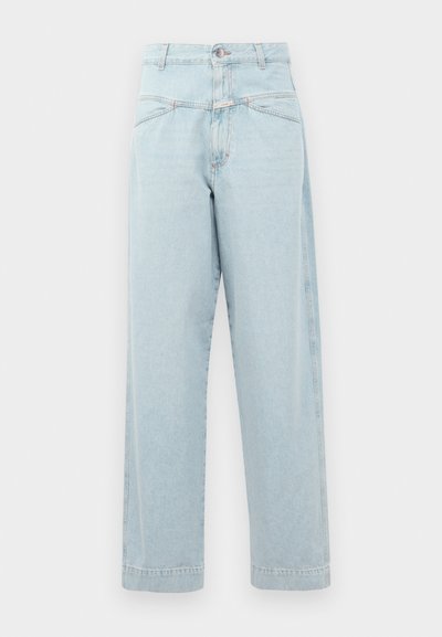 Jeans a vita alta di un blu chiaro con un design a gamba dritta, caratterizzati da cuciture discrete, due tasche anteriori e una chiusura con bottone metallico.