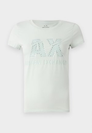 Maglietta verde menta chiaro realizzata in tessuto morbido, con il logo "AX" in pietre preziose e il testo "ARMANI EXCHANGE" sottostante in finitura lucida.