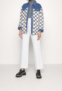 sandro Vaqueros boyfriend - white