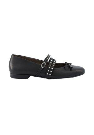 Ballerine in pelle nera con punta arrotondata, due strap decorative con borchie argentate e un piccolo fiocco sul davanti.