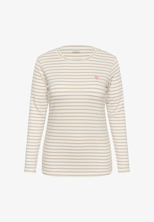 Chemise beige et blanche à manches longues, rayée, avec un col rond et un petit détail en forme de cœur rose sur la poitrine.