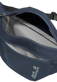 Sac banane Jack Wolfskin bleu marine avec deux compartiments ouverts zippés, sangle noire ajustable et doublure intérieure gris clair.