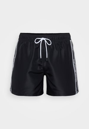 Shorts de bain noirs en tissu lisse, dotés d'une taille élastique avec cordon de serrage et de rayures blanches sur les côtés avec des accents de logo.