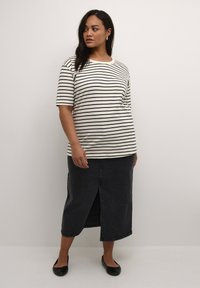 Kaffe Curve KCWINNI - T-shirts print - antique white black stripe