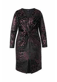 Mustat pitkähihaiset mekko, jossa on syvä V-pääntie ja kierrätetty etuosan yksityiskohta. Teksturoitu kangas, jossa on vaaleanpunainen ja musta eläinkuos.