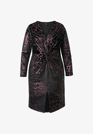 Sort kjole med lange ærmer, som har en dyb V-hals og snoet frontdetalje. Tekstureret stof med et pink og sort dyremønster.