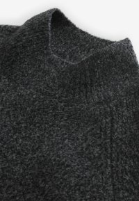 Thumbnail Image 5
