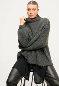 Studio Untold Trui - anthracite-mottled