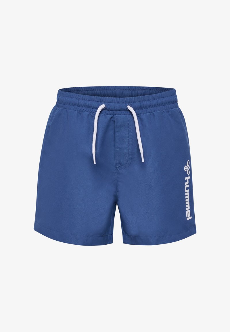 Blå badshorts tillverkade av lättviktig tyg, med resårmidja och vit snörning samt en vit logotyp på sidan.