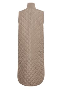 Chaleco acolchado sin mangas de color beige, con cuello alto y patrón de costura en diamante, mostrado desde la parte posterior sobre un fondo blanco.