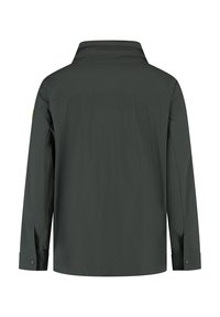 Ciemnozielona kurtka z płaskim kołnierzem, długimi rękawami, widocznym przeszyciem i mankietami zapinanymi na guziki. Gładka tekstura i minimalistyczny design.