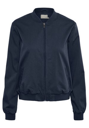 Chaqueta bomber navy hecha de tela suave, con cierre de cremallera en la parte delantera, puños acanalados y cuello redondeado. Incluye dos bolsillos laterales.