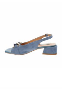 Scarpa slingback blu in suede con punta aperta, tacco spesso, dettaglio decorativo a fiocco nella parte anteriore e una morbida accentuazione turchese sulla soletta.