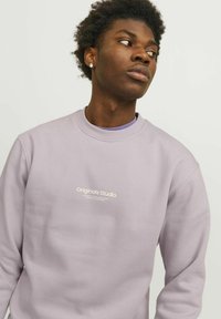 Jack & Jones JORVESTERBRO CREW NECK - Sportska majica - lavender frost