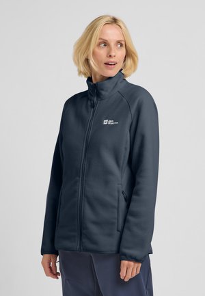 Grijze fleece jas met een hoge kraag, volledige rits en zijzakken; heeft een klein logo op het linkerbovenbeen.