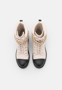 Guess Botines con plataforma - off-white