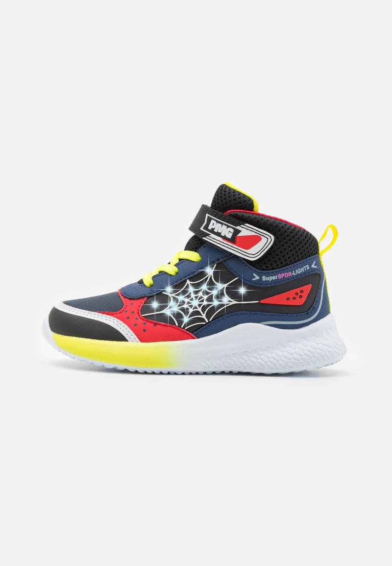 Sneaker alta con upper sintetico nero, rosso e blu, dettagli gialli, grafica a rete e funzione di illuminazione in bianco, suola texturizzata.