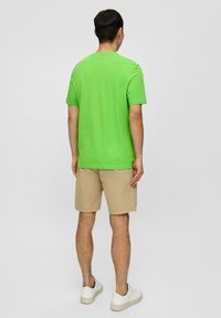 s.Oliver MIT GROSSEM LABEL - T-shirt print - grün