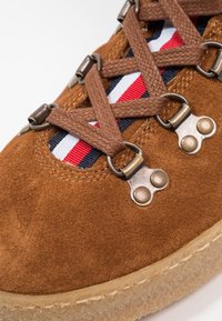 Tommy Hilfiger Bottines à lacets - cognac