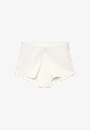 Shorts intimi bianchi senza cuciture a vita alta per donna, realizzati in tessuto morbido a coste, distesi su uno sfondo bianco.