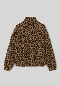 Veste en polaire à imprimé léopard avec un col montant, présentant une palette de couleurs brun et noir et un tissu doux et texturé.