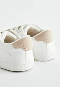 Next Matalavartiset tennarit - white