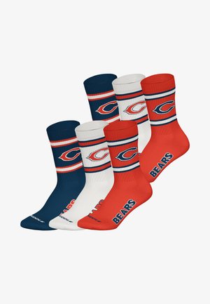 Drie paar sportsokken in marineblauw, wit en rood. Allemaal met gestreepte ontwerpen en opvallende "BEARS" tekst op de boorden.