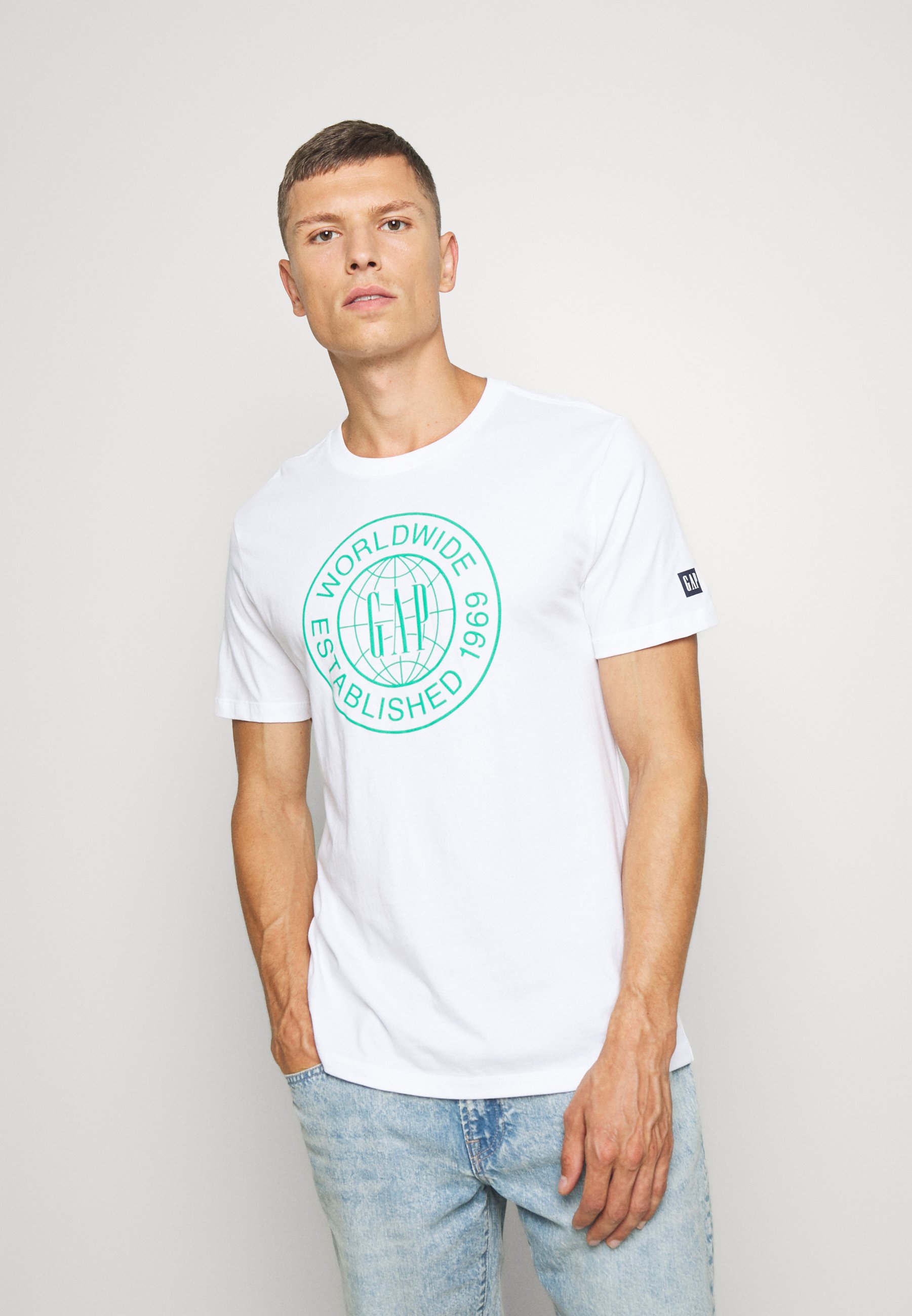 GAP WORLD CIRCLE T shirts med print optic white Zalando.no Hollister Co. HOOD Skjorte acid denim Zalando.no