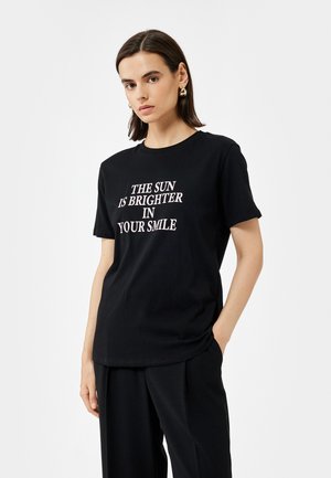 - T-shirt z nadrukiem