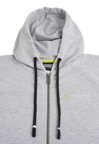 Haut à capuche gris zippé avec capuche, cordons de serrage noirs, fermeture éclair et détail de logo brodé. Le tissu a une texture lisse et un intérieur en polaire.