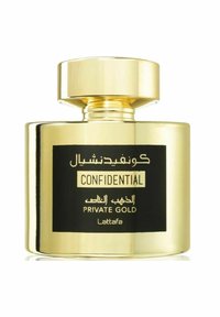 Guldflaska med Lattafa-parfym, med en rund svart etikett som har vit text "CONFIDENTIAL" och "PRIVATE GOLD." Snygg, blank yta.