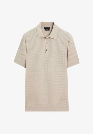 Beige poloshirt met korte mouwen, gemaakt van getextureerde gebreide stof met een kabelpatroon, een klassieke kraag en een drieknopsluiting.