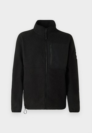 Czarna polarowa kurtka z wysokim kołnierzem, zamek błyskawiczny i kieszeń na piersi. Posiada teksturowany materiał oraz gładkie rękawy z ściągaczem u dołu.