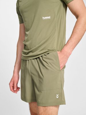Hummel, PULSE WORKOUT SET - Kurze Sporthose - deep lichen green