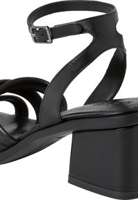 Sandale noire en cuir pour femme avec bride à boucle à la cheville, bout ouvert et talon bloc.