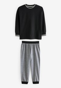 Haut noir à manches longues avec col et poignets rayés blancs, associé à un pantalon de jogging gris avec une taille élastique et des poignets noirs.