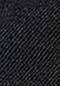Czarna, teksturowana tkanina z diagonalnym wzorem, pokazująca gładki, gęsty splot. Nie zawiera widocznych elementów metalowych ani akcentów.