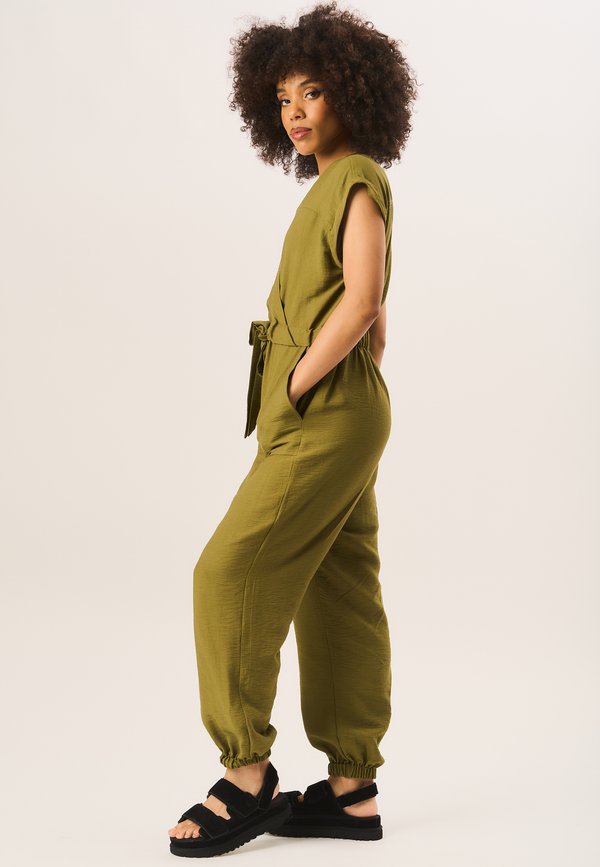 WAIST TIE POCKET DETAIL PLAY - Jumpsuit - khaki4