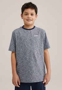 Mörkblå och grå melerad t-shirt med kort ärm och rund hals, med en liten logotyp på bröstet och en lös passform.