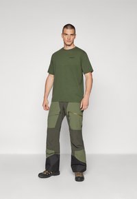Patagonia LOGO - Tricou cu imprimeu - pine green