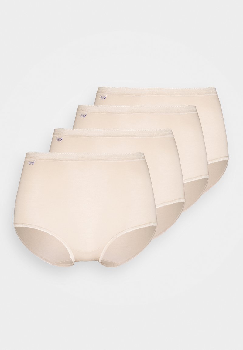Ensemble de quatre slips en coton beige présentant une texture lisse, une ceinture élastique et une délicate finition en dentelle le long des bords.