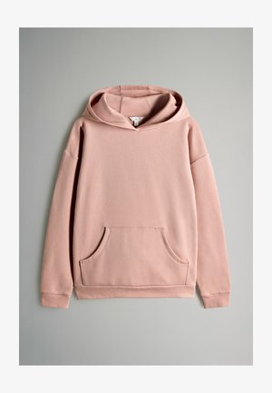 Sudadera con capucha de color rosa claro hecha de un tejido suave. Tiene un cordón en la capucha, un bolsillo tipo canguro en la parte delantera y puños acanalados. Diseño simple.